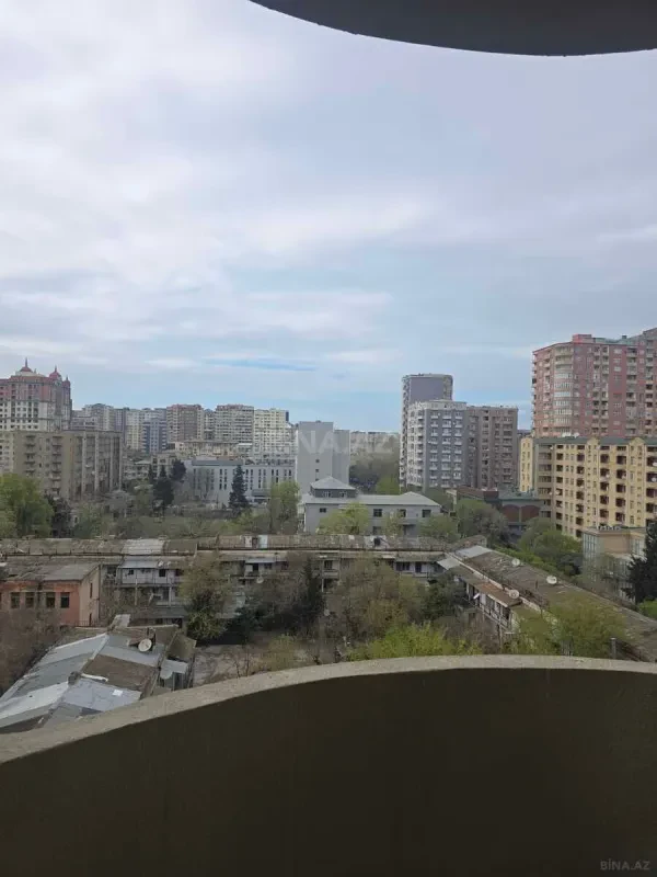 Satılır 3 otaqlı mənzil 130 m²