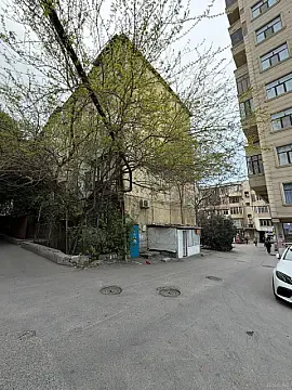 Satılır 4 otaqlı mənzil 100 m² — Bakı, Memar Əcəmi yanı 4 otaq 100.00 m²