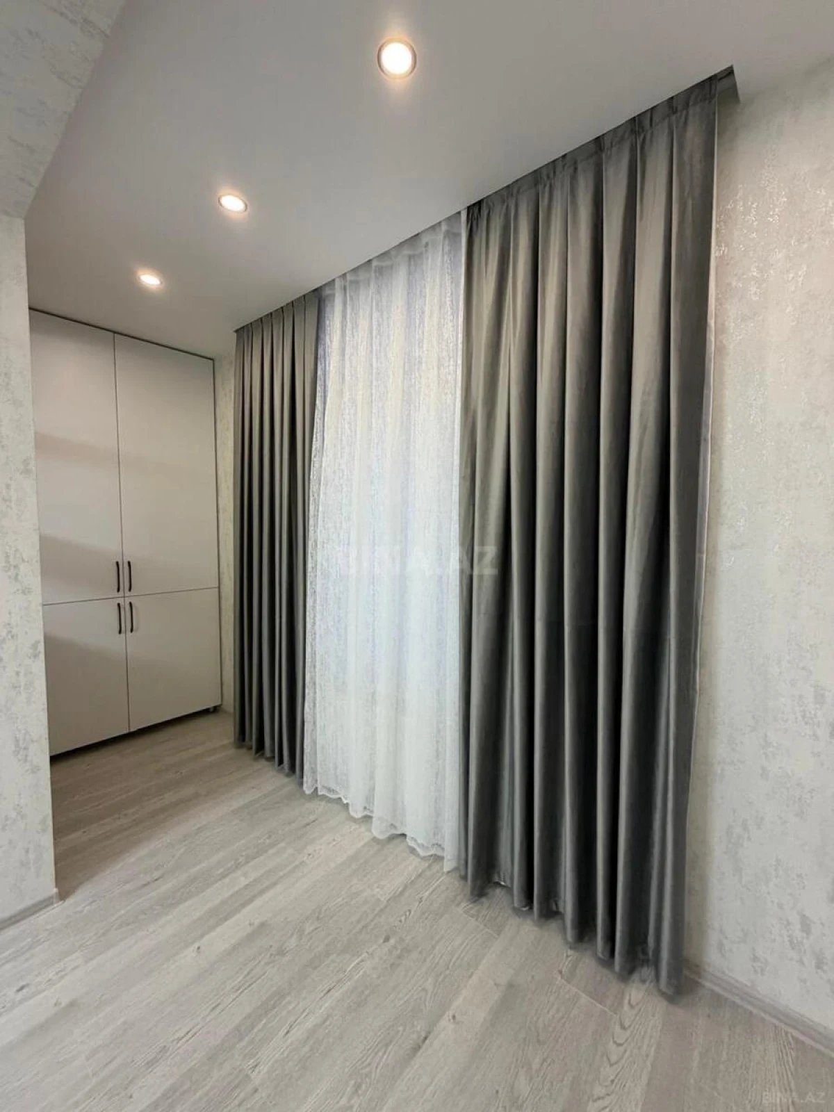 Satılır 2 otaqlı mənzil 63 m²