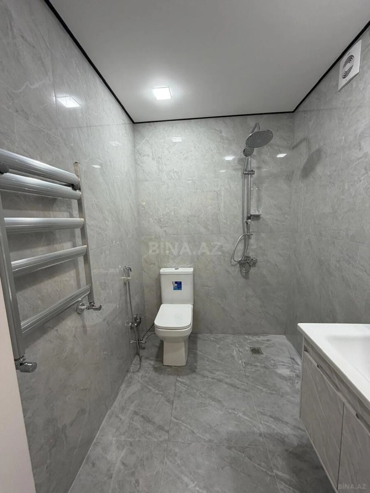 Satılır 2 otaqlı mənzil 63 m²