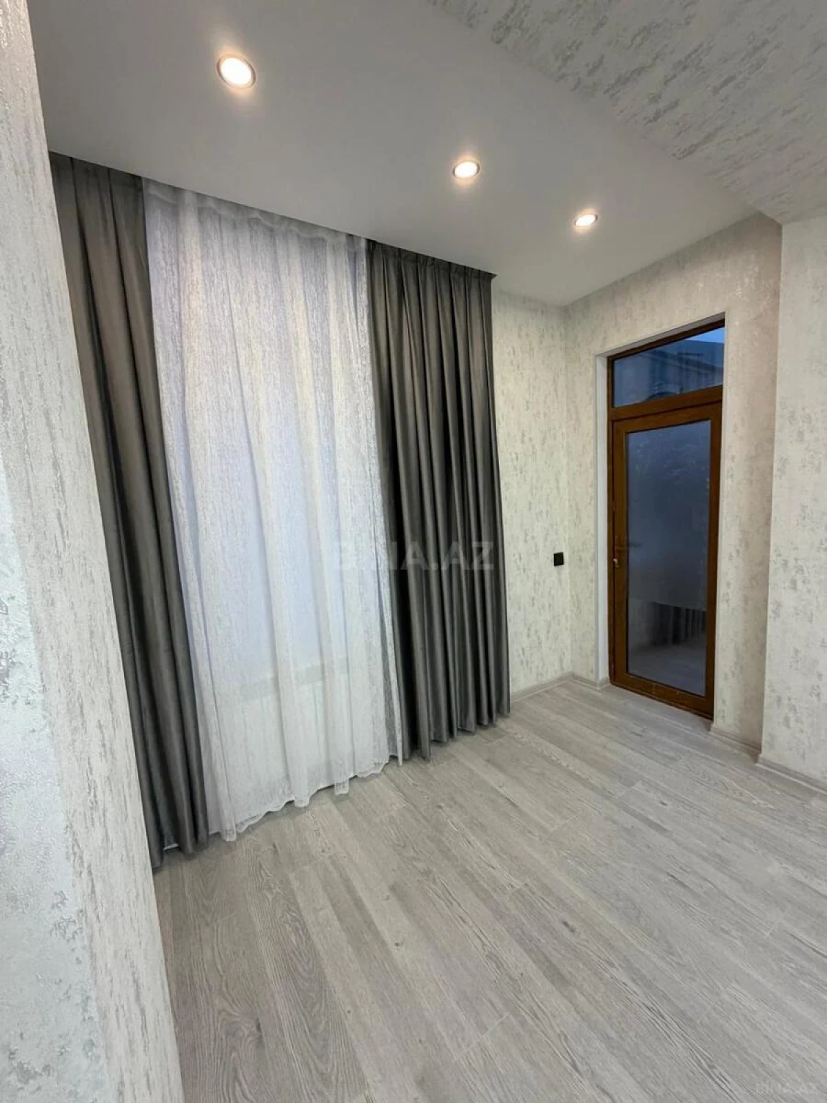Satılır 2 otaqlı mənzil 63 m²