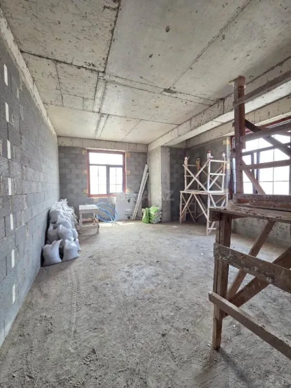 Satılır 4 otaqlı mənzil 165 m²