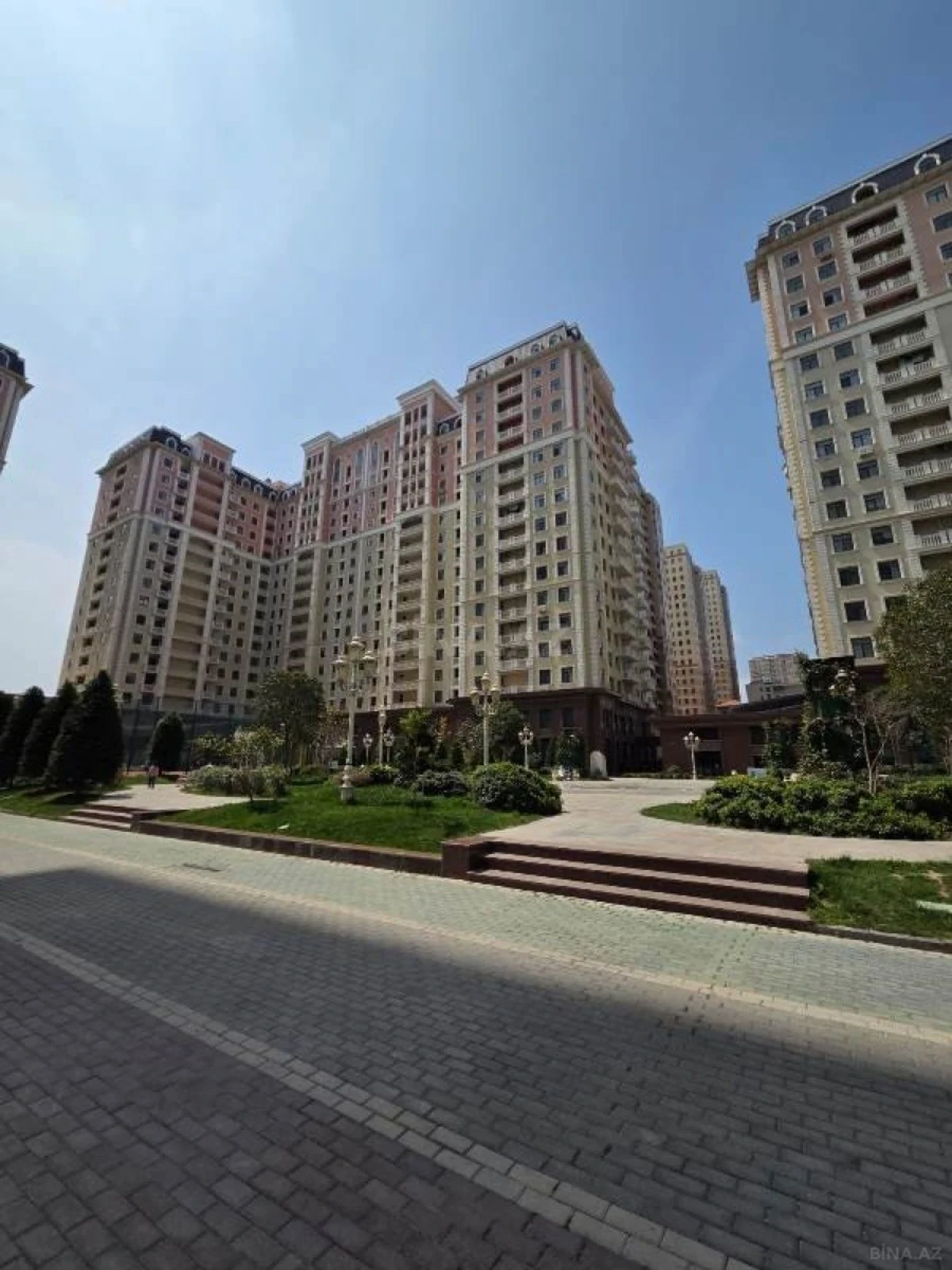 Satılır 4 otaqlı mənzil 165 m²