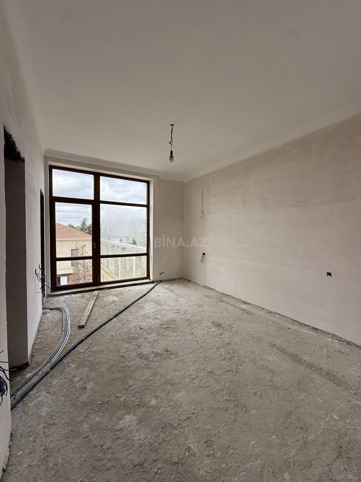 Satılır 5 otaqlı həyət evi 380 m²