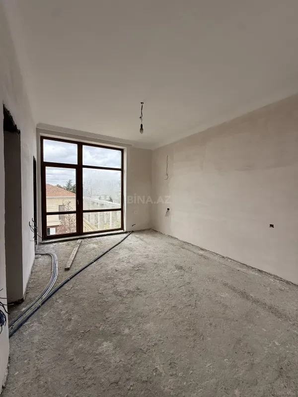 Satılır 5 otaqlı həyət evi 380 m²