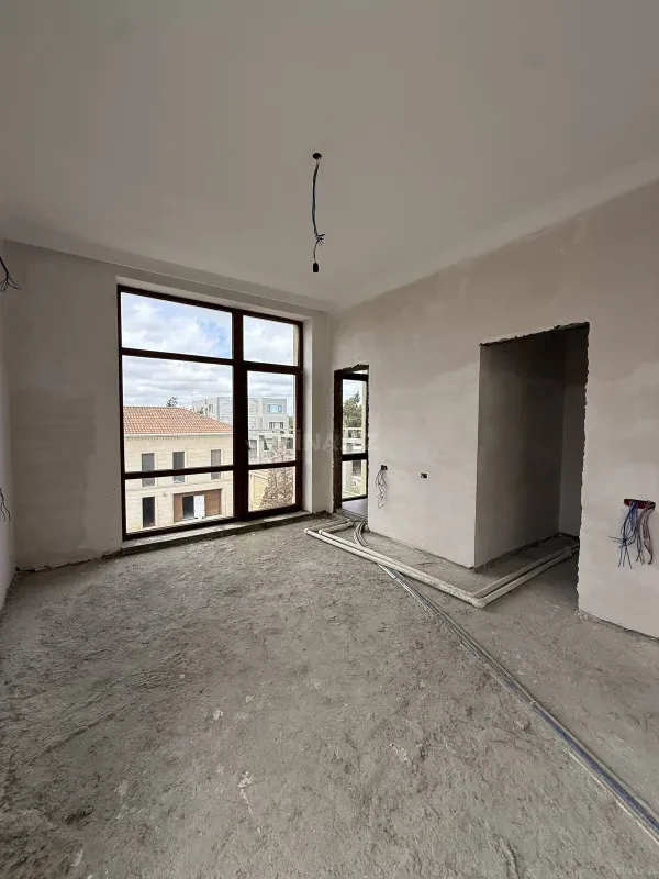 Satılır 5 otaqlı həyət evi 380 m²
