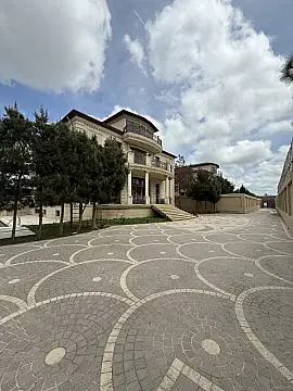 Satılır 5 otaqlı həyət evi 380 m²