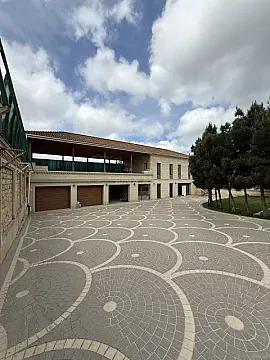 Satılır 5 otaqlı həyət evi 380 m²