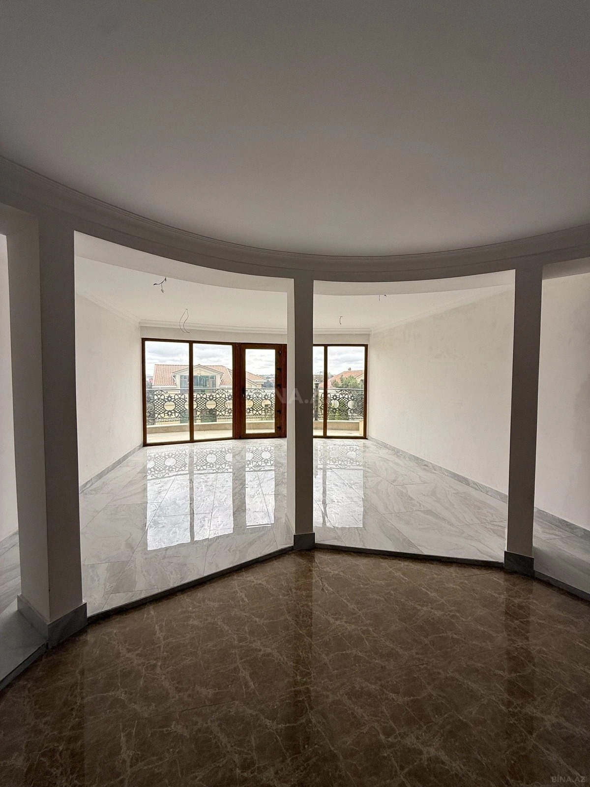 Satılır 5 otaqlı həyət evi 380 m²