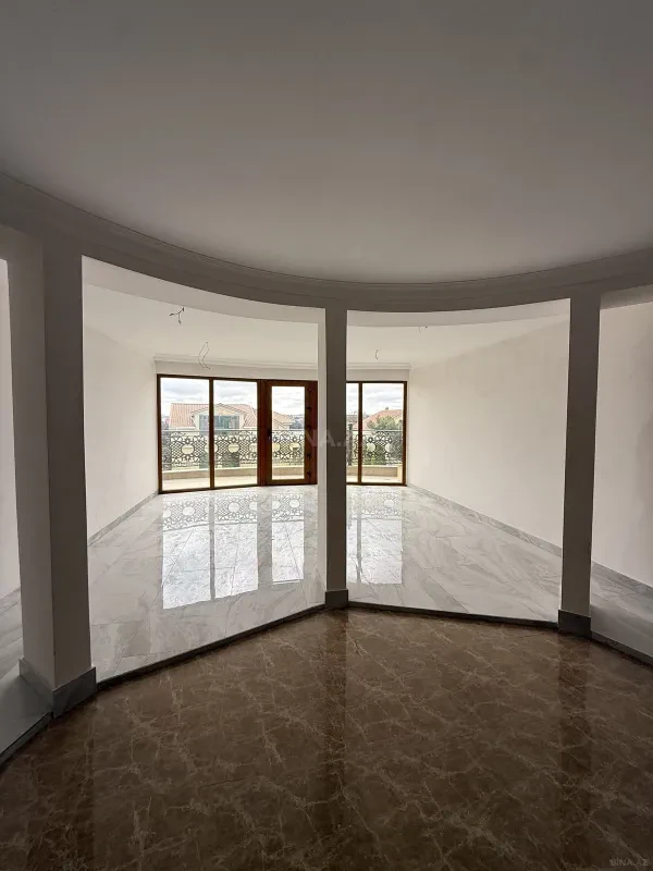 Satılır 5 otaqlı həyət evi 380 m²