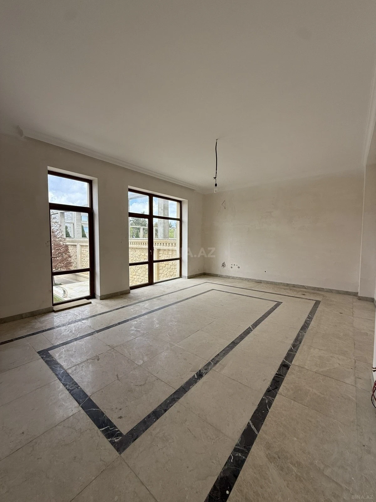Satılır 5 otaqlı həyət evi 380 m²