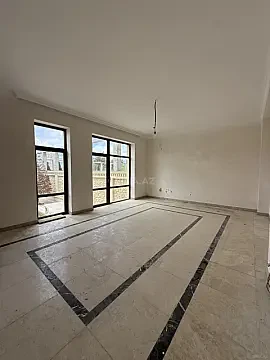 Satılır 5 otaqlı həyət evi 380 m²