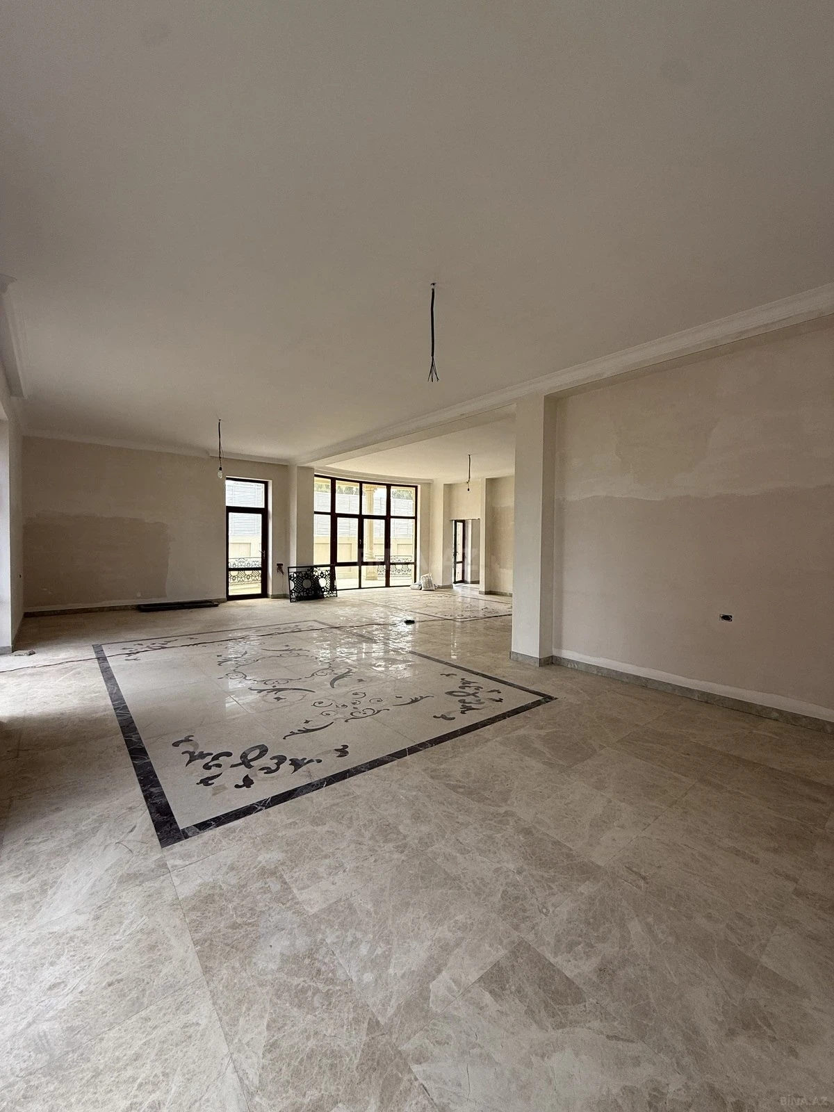 Satılır 5 otaqlı həyət evi 380 m²