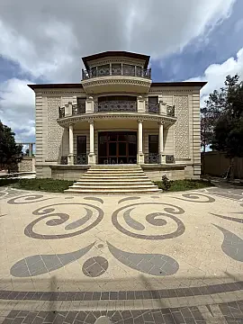 Satılır 5 otaqlı həyət evi 380 m²