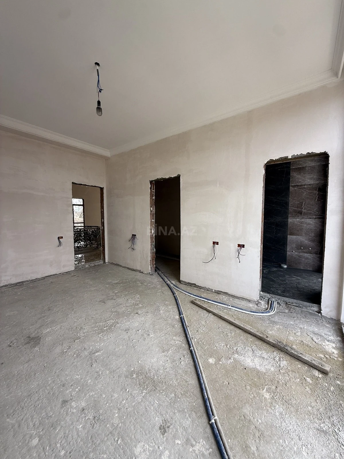 Satılır 5 otaqlı həyət evi 380 m²
