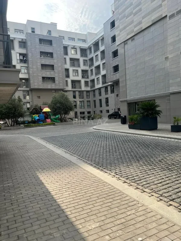 Satılır 4 otaqlı mənzil 220 m²