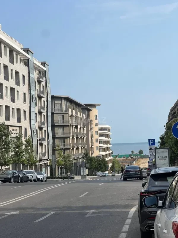 Satılır 4 otaqlı mənzil 220 m²