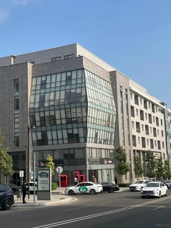 Satılır 4 otaqlı mənzil 220 m²