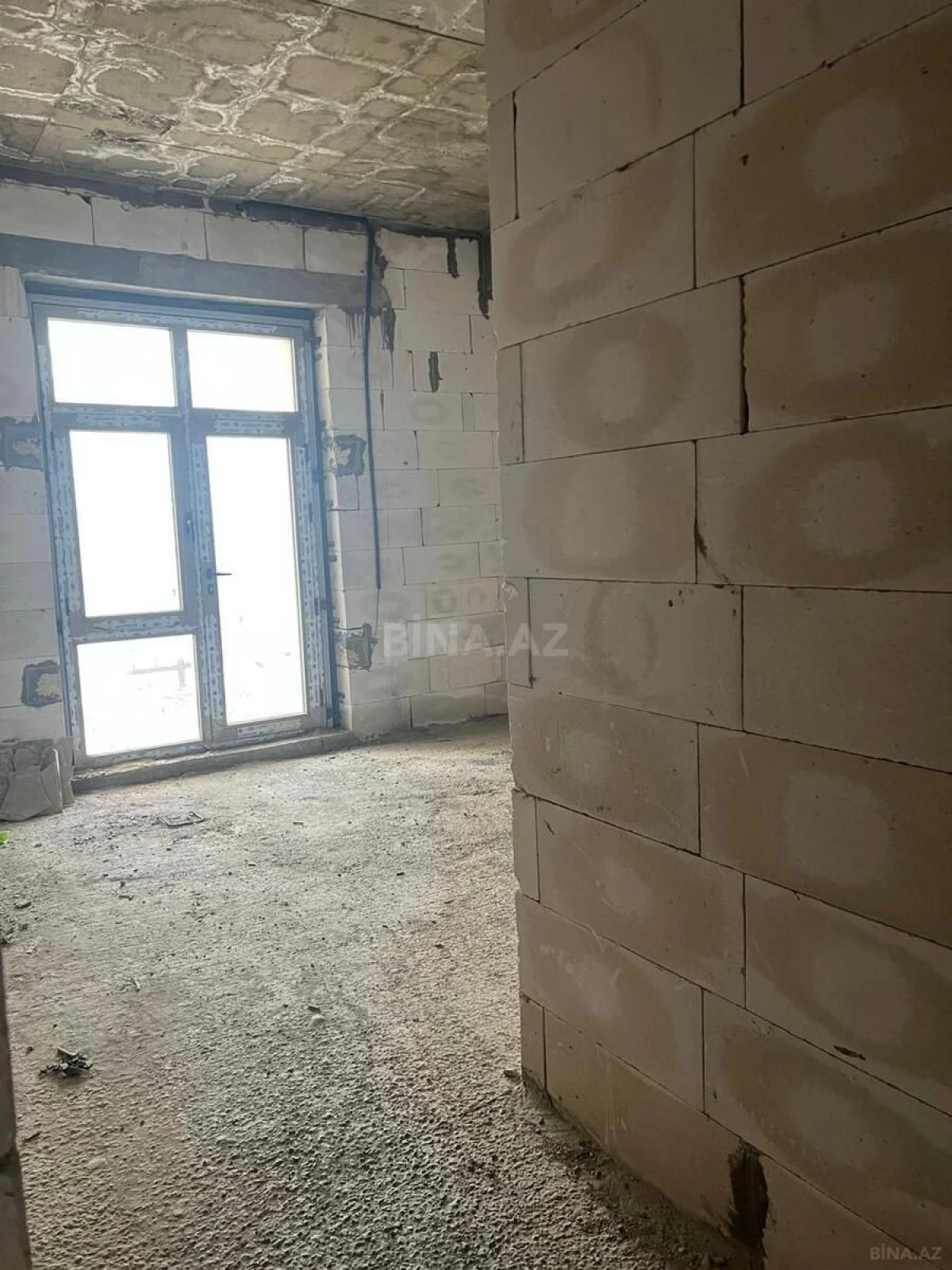 Satılır 4 otaqlı mənzil 220 m²