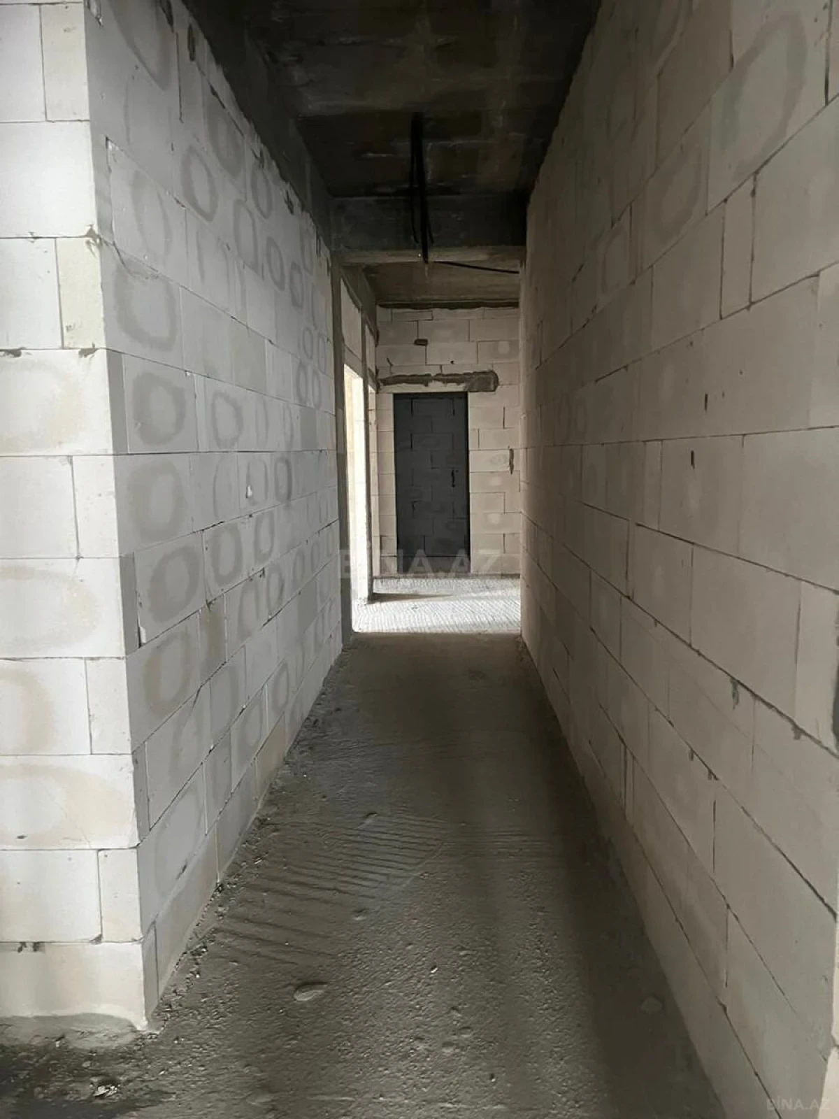 Satılır 4 otaqlı mənzil 220 m²