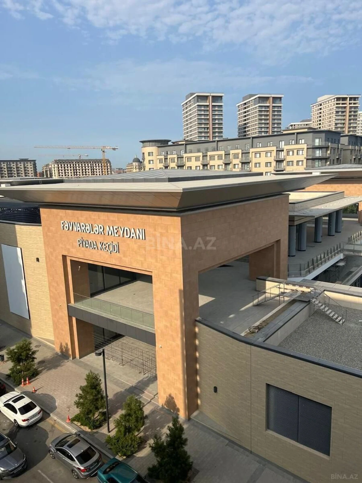 Satılır 4 otaqlı mənzil 220 m²