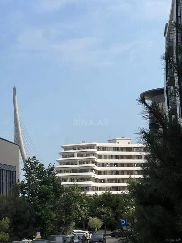Satılır 4 otaqlı mənzil 220 m²