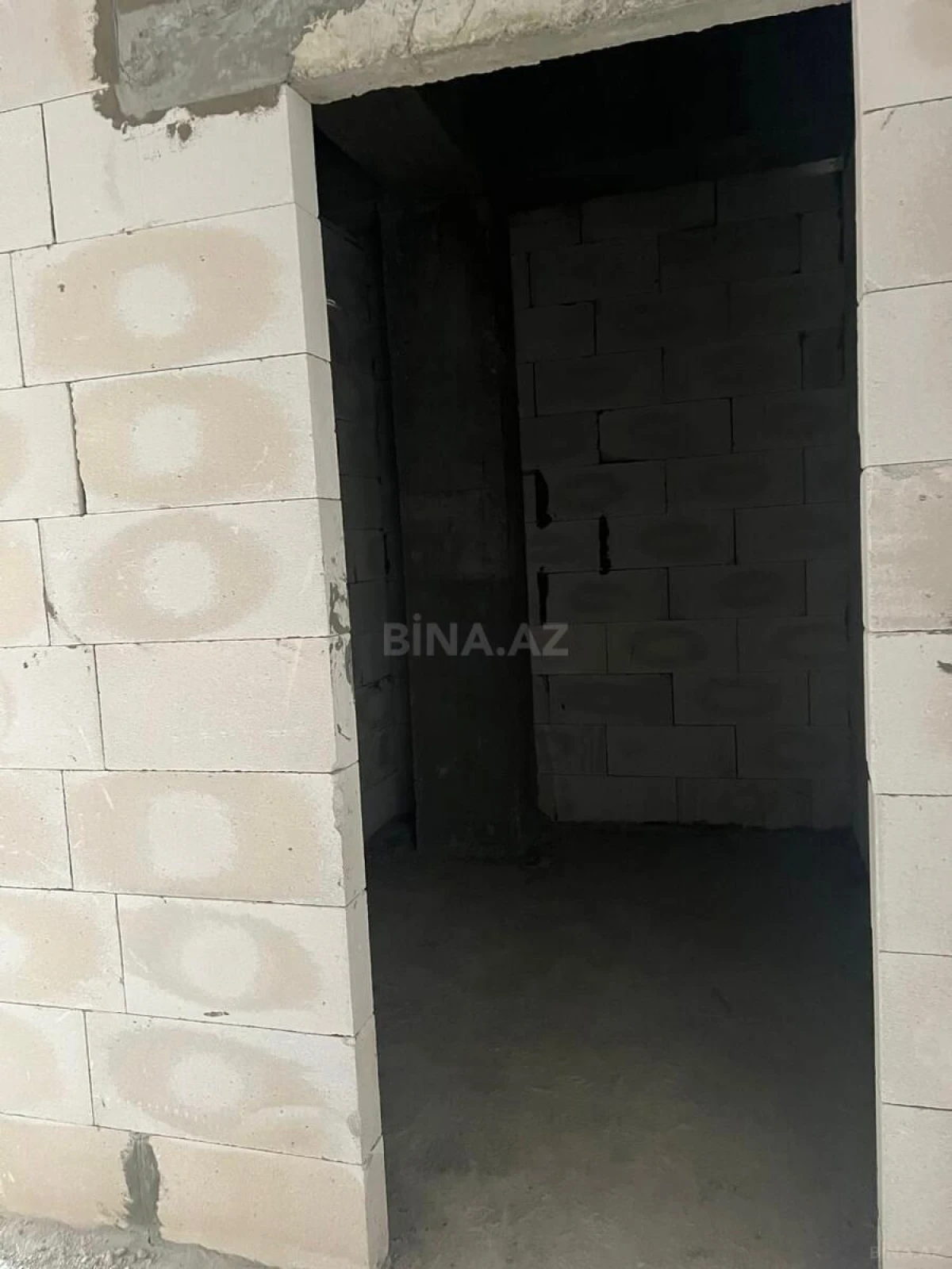 Satılır 4 otaqlı mənzil 220 m²