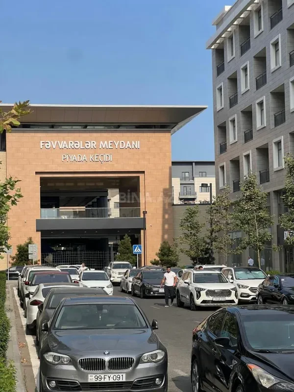 Satılır 4 otaqlı mənzil 220 m²