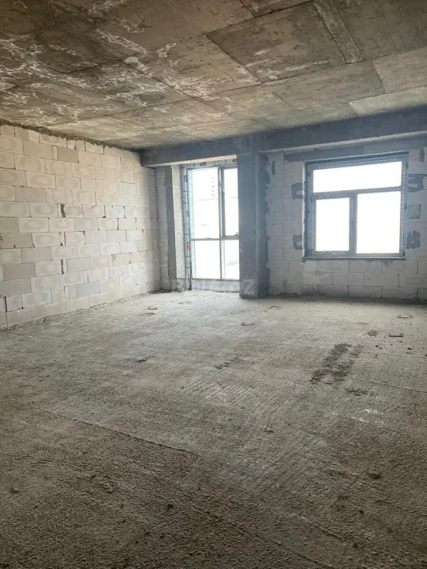 Satılır 4 otaqlı mənzil 220 m²