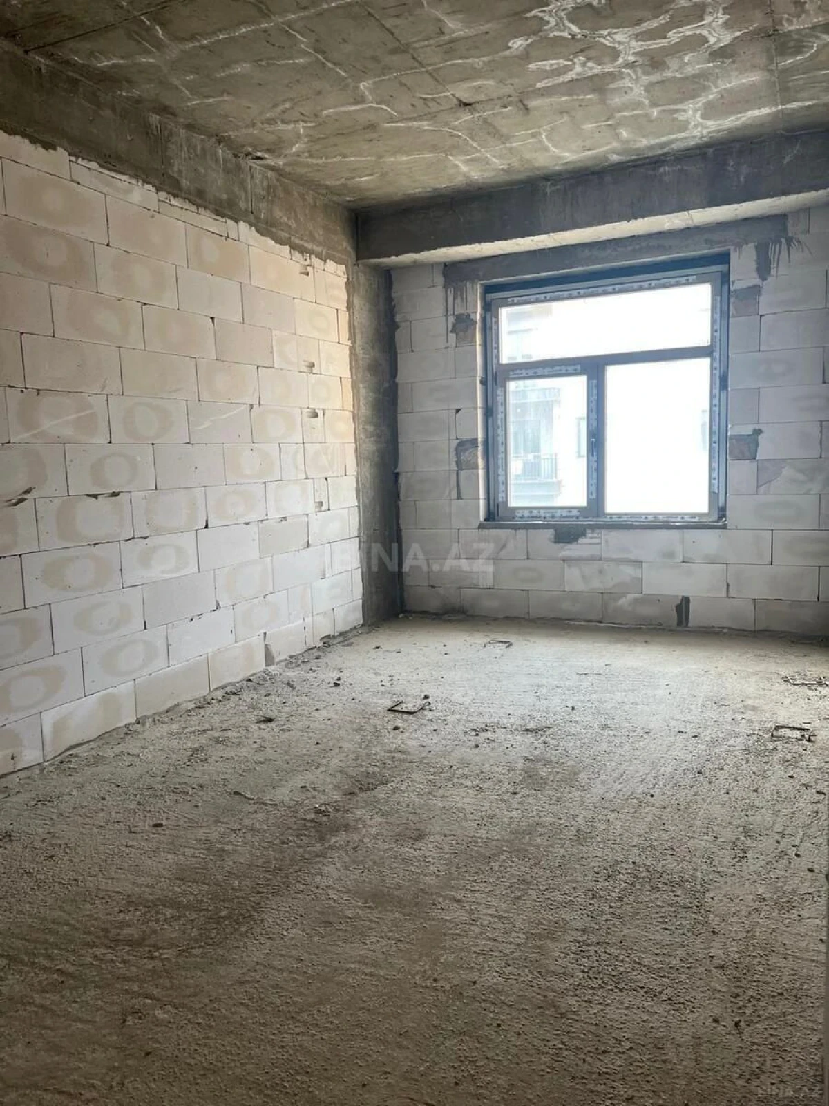 Satılır 4 otaqlı mənzil 220 m²