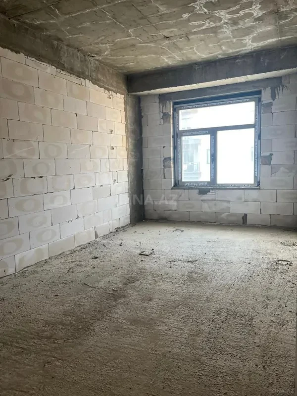 Satılır 4 otaqlı mənzil 220 m²