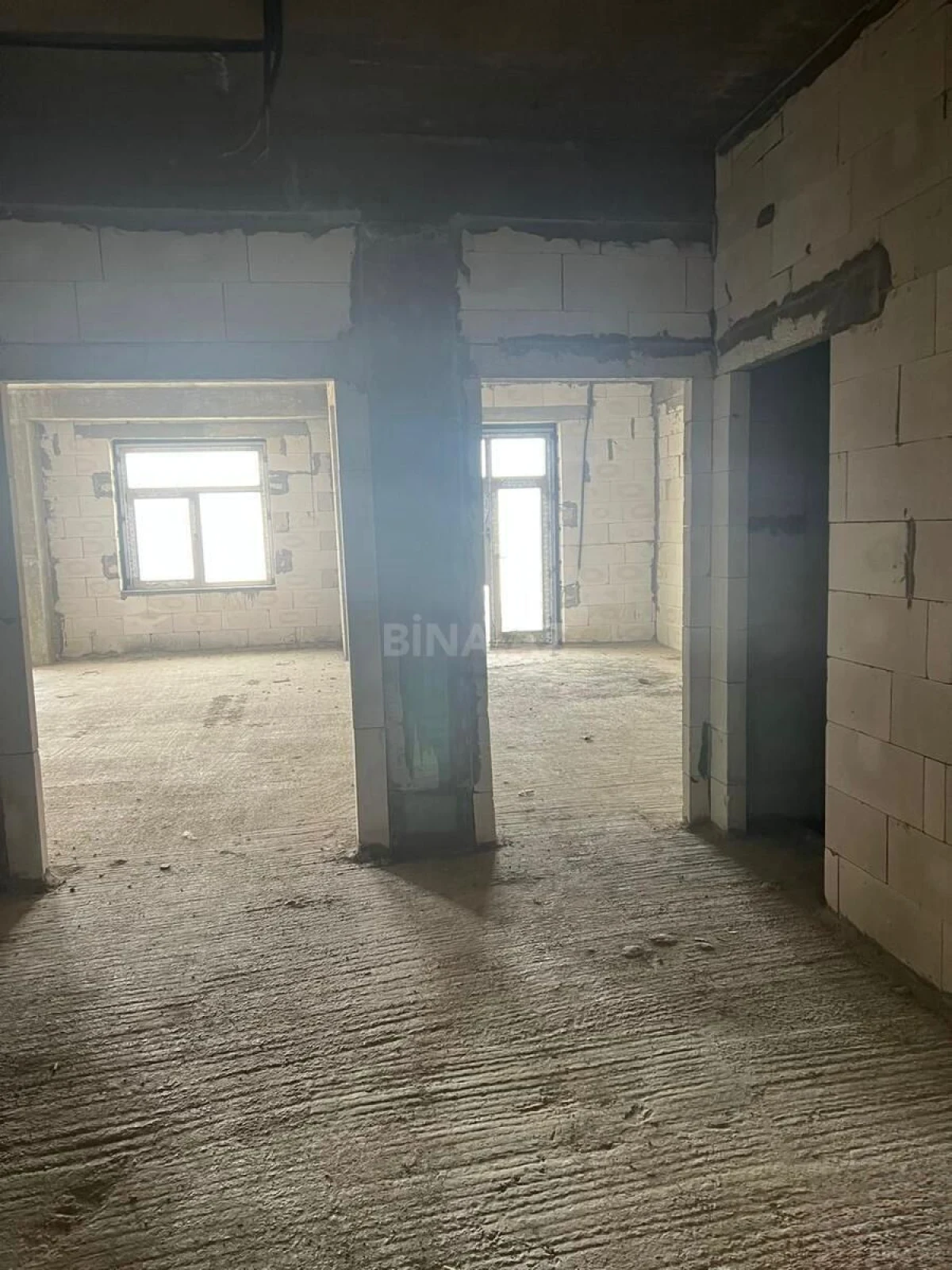 Satılır 4 otaqlı mənzil 220 m²