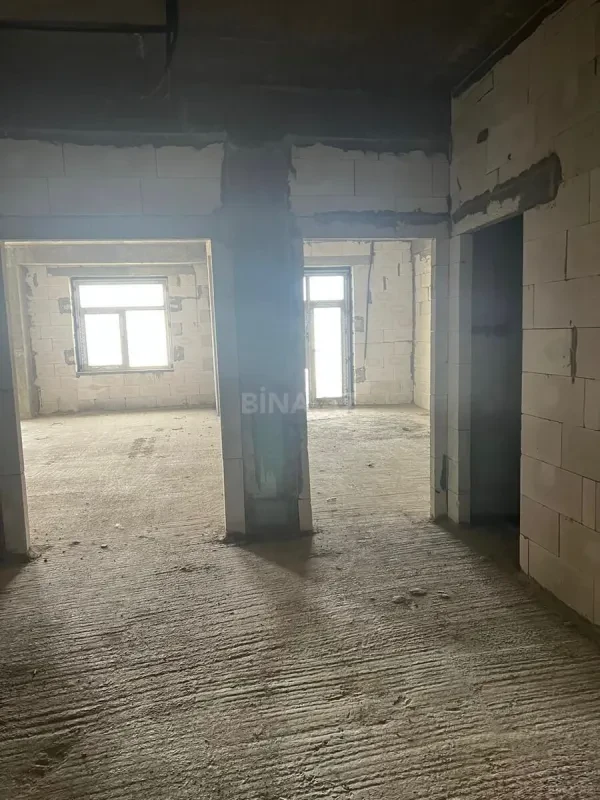 Satılır 4 otaqlı mənzil 220 m²