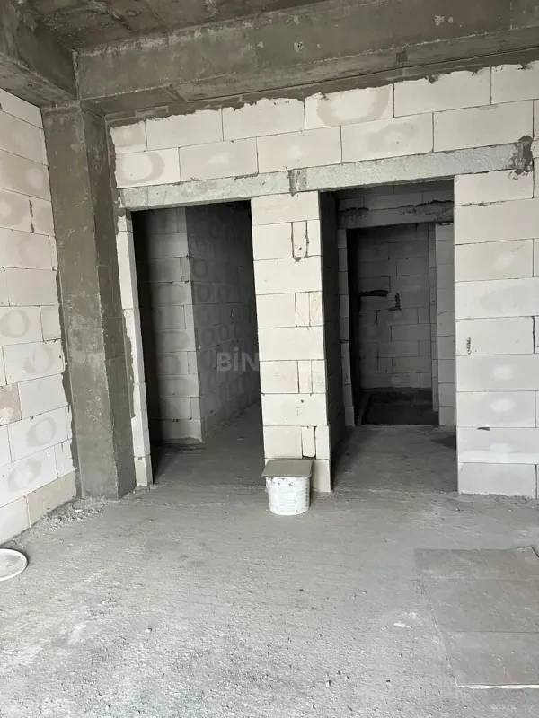 Satılır 4 otaqlı mənzil 220 m²