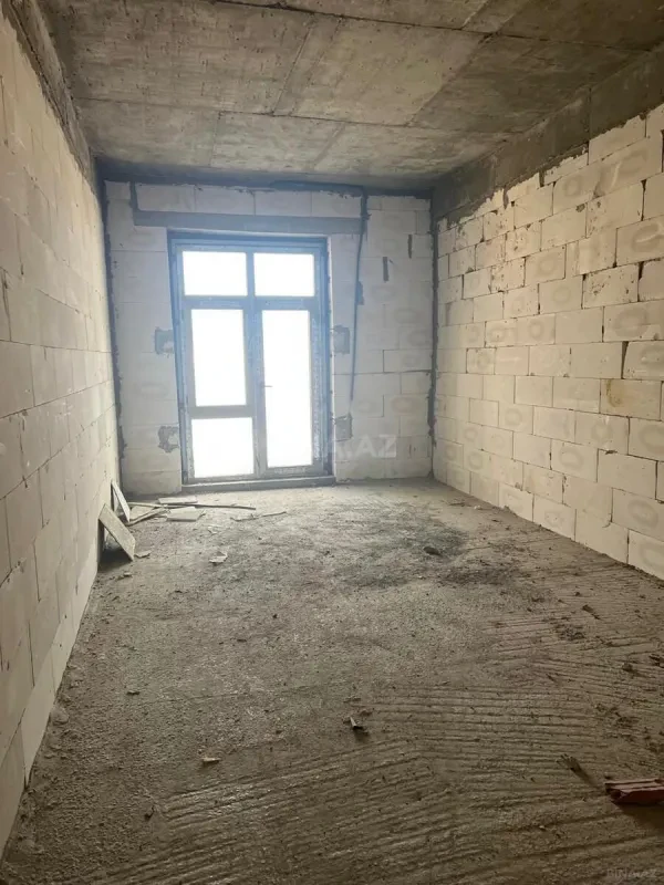 Satılır 4 otaqlı mənzil 220 m²