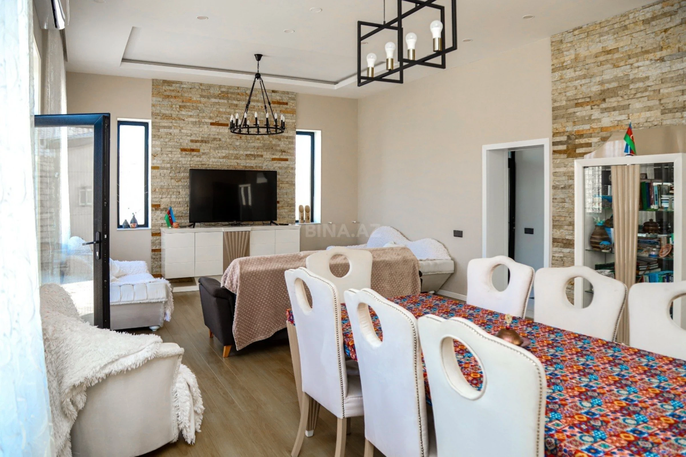 Satılır 5 otaqlı həyət evi 160 m²