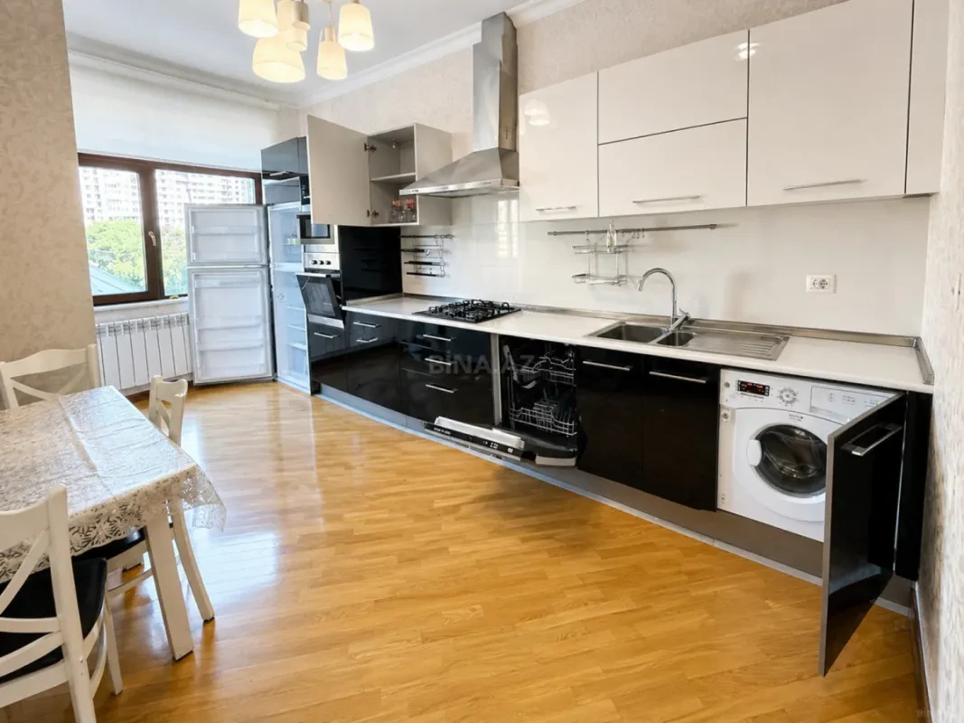 Kirayə verilir 3 otaqlı mənzil 120 m²