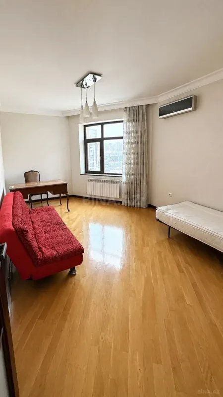 Kirayə verilir 3 otaqlı mənzil 120 m²
