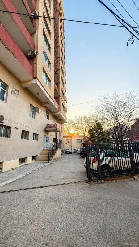 Kirayə verilir 3 otaqlı mənzil 120 m²