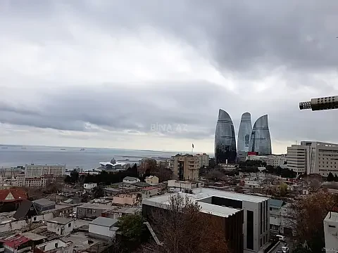 Satılır 4 otaqlı mənzil 125 m²