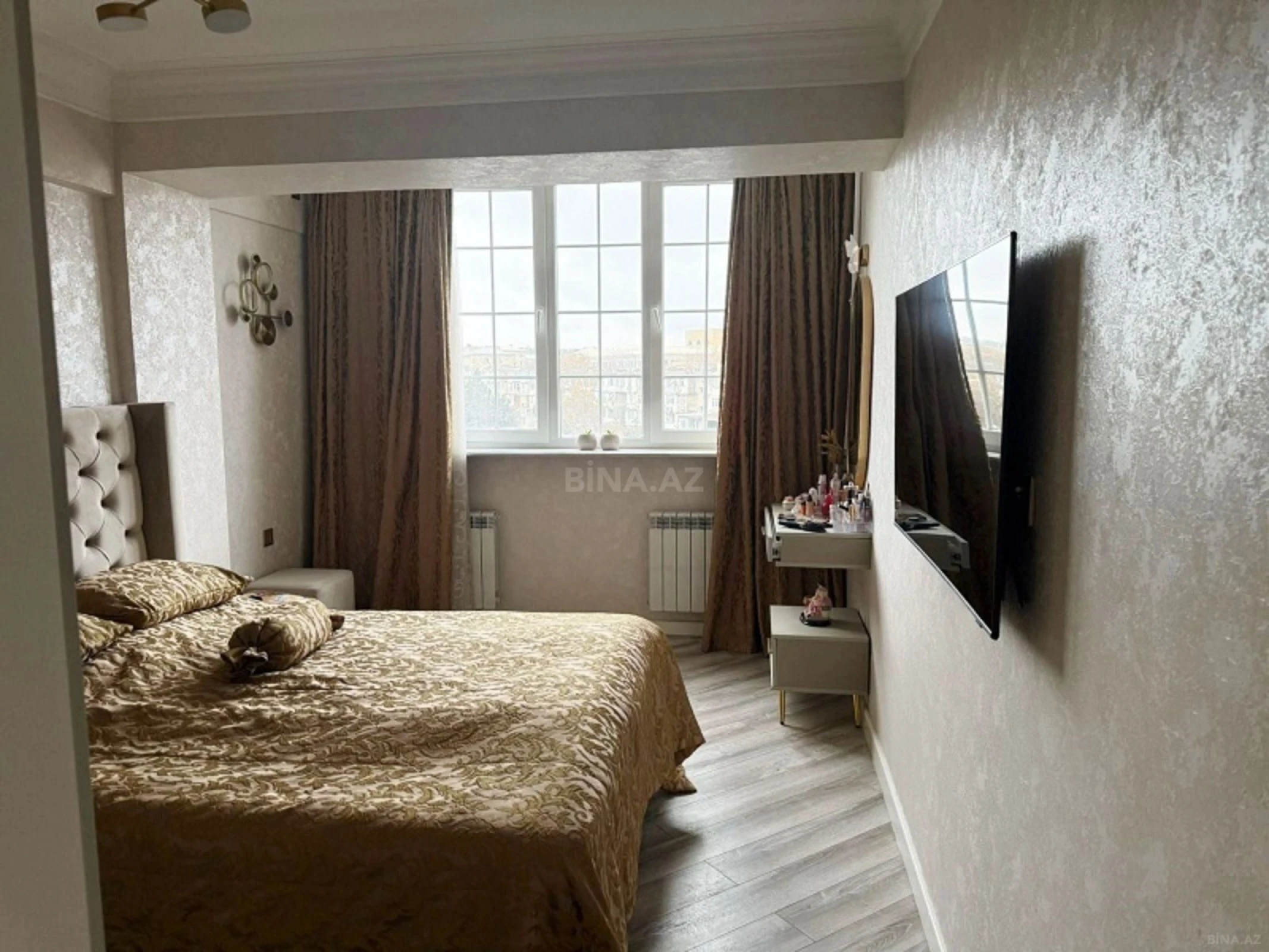 Satılır 4 otaqlı mənzil 125 m²