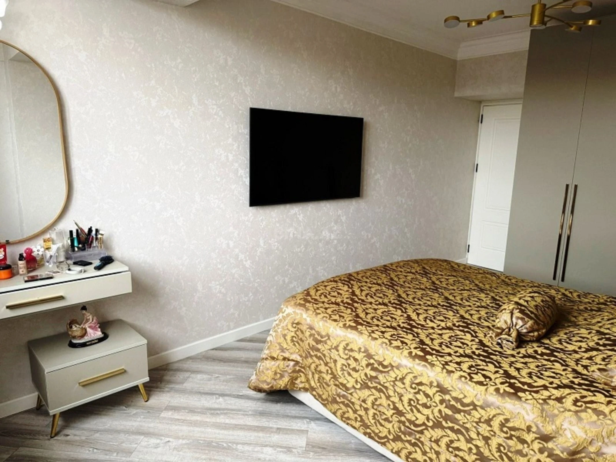 Satılır 4 otaqlı mənzil 125 m²