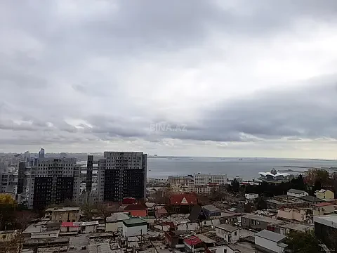 Satılır 4 otaqlı mənzil 125 m²