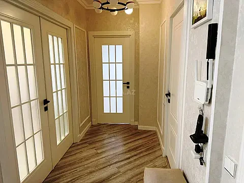 Satılır 4 otaqlı mənzil 125 m²