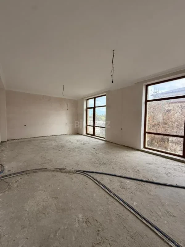 Satılır 5 otaqlı həyət evi 380 m²