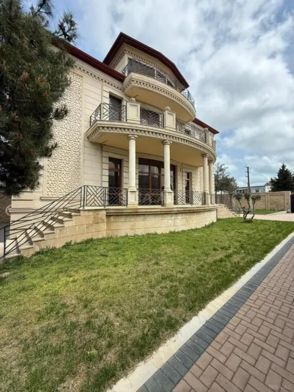 Satılır 5 otaqlı həyət evi 380 m²