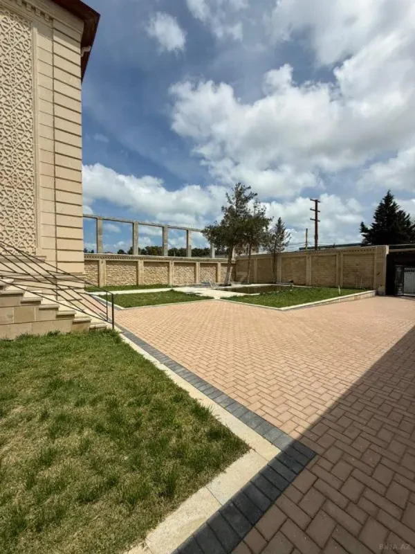 Satılır 5 otaqlı həyət evi 380 m²