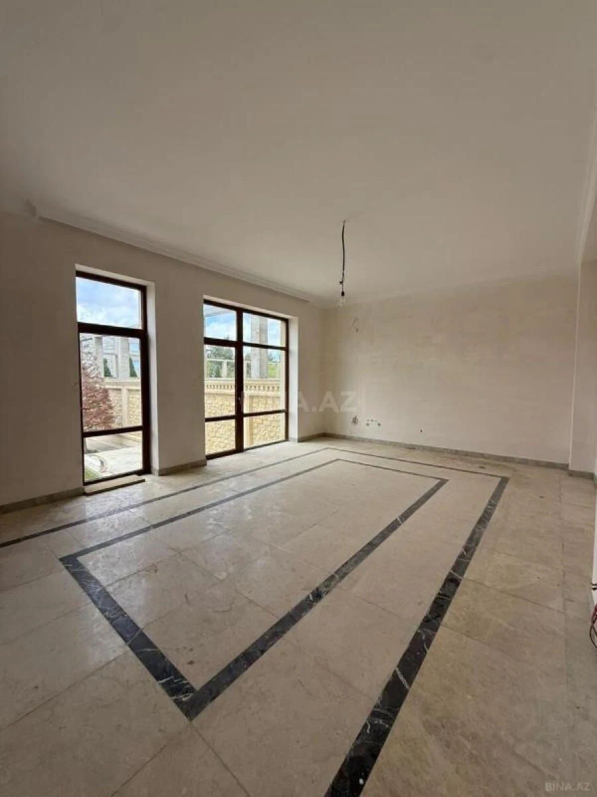 Satılır 5 otaqlı həyət evi 380 m²
