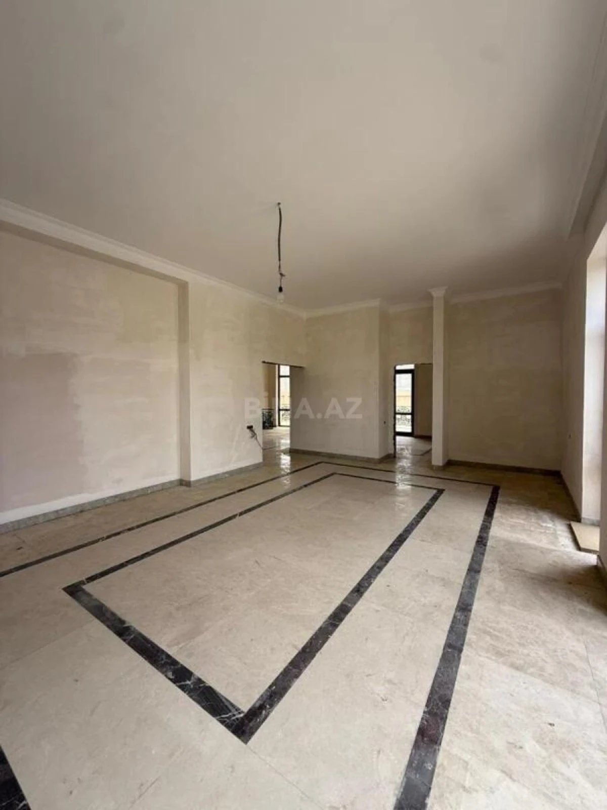 Satılır 5 otaqlı həyət evi 380 m²