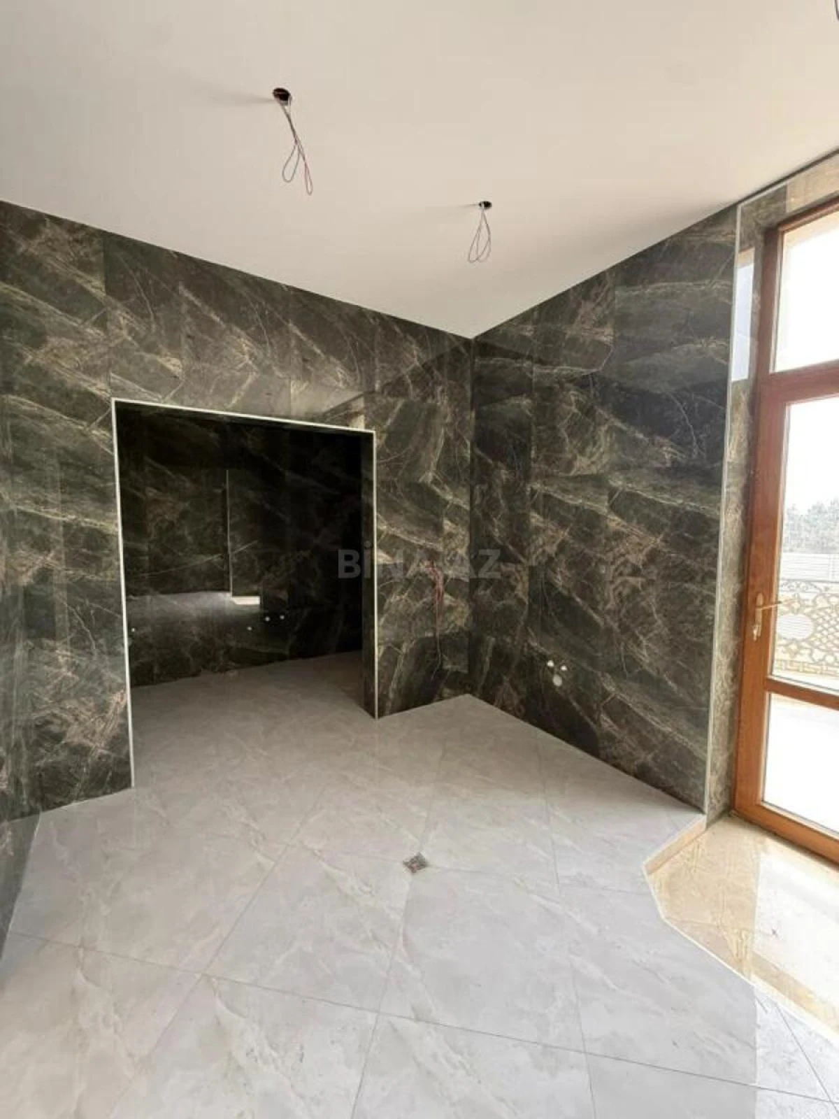 Satılır 5 otaqlı həyət evi 380 m²